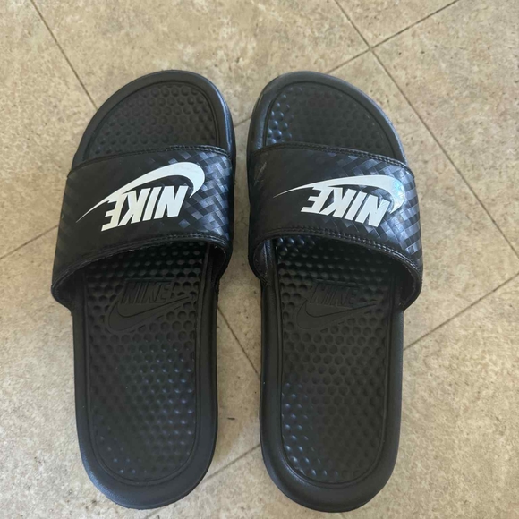 Nike Black and White Slide Sandals - Picture 1 of 1
